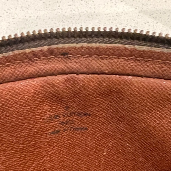 Louis Vuitton -authentic small accessory bag - Picture 4 of 6